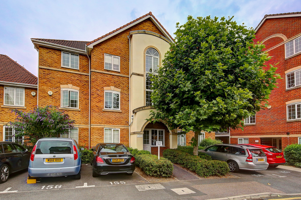 house or flat for sale or rent in south west London