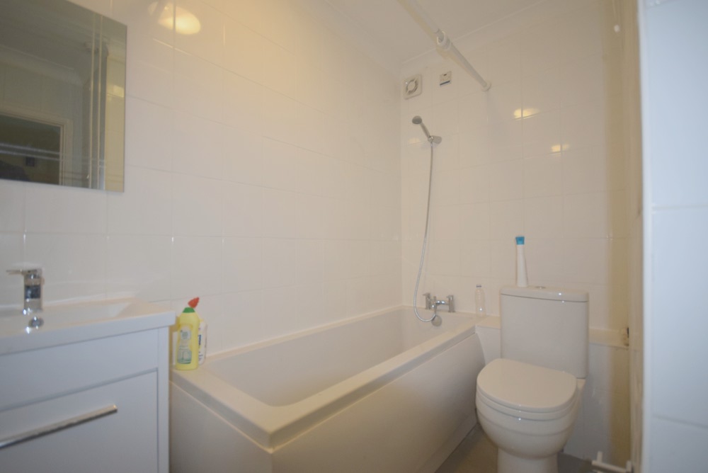 house or flat for sale or rent in south west London