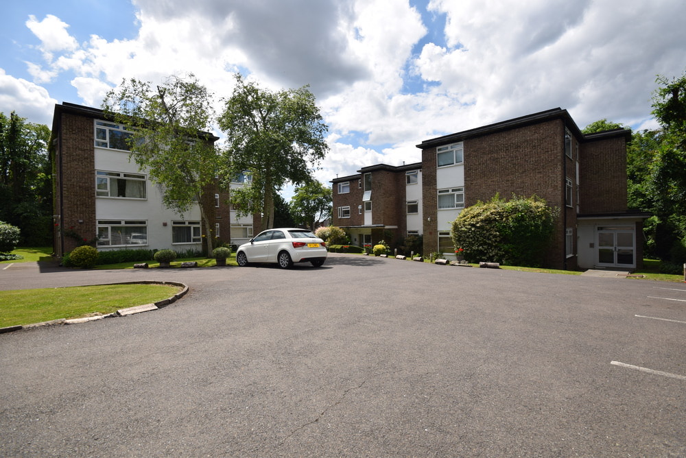 house or flat for sale or rent in south west London