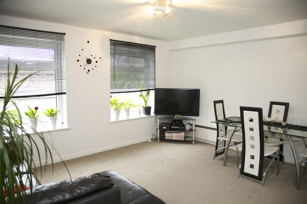 Flat 4 Warrington Ct, 95 Hartfield Rd, SW19 3TJ