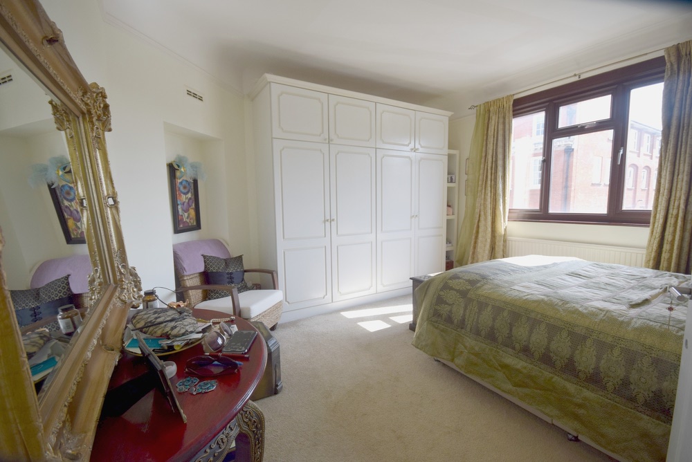 house or flat for sale or rent in south west London