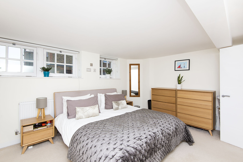 82 Craven Gardens, SW19 8LU