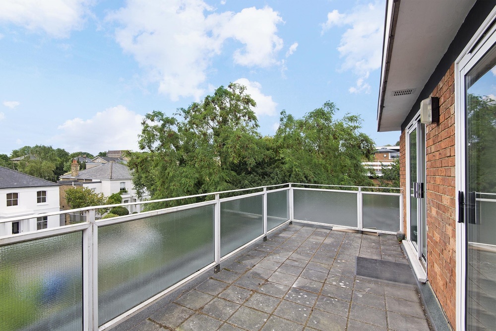 house or flat for sale or rent in south west London